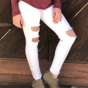 NWT Boutique White Distressed Skinny Jean Jegging